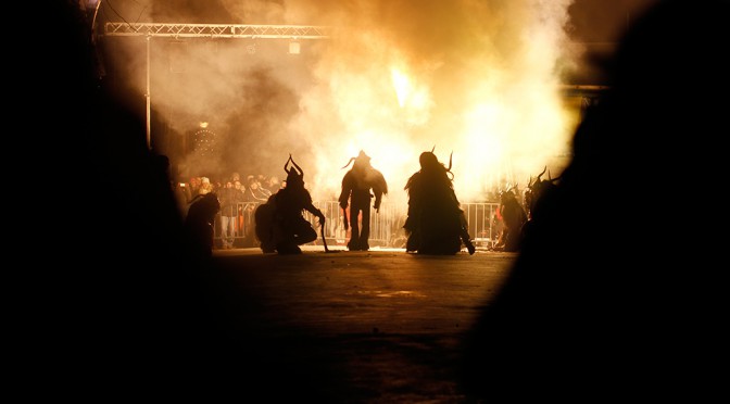 Perchtenlauf in Wilhelmsburg: Zwischen Tinnitus und Rauchgasvergiftung
