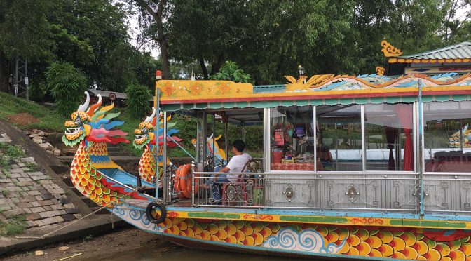 Frau Karrer entdeckt Indochina, Teil 3: Hue, die Stadt, in der die Könige hausten