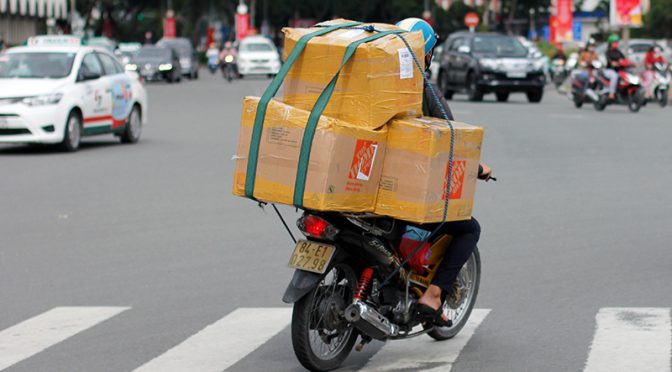 Dinge transportieren auf vietnamesische Art – mit dem Motorroller geht’s einfacher