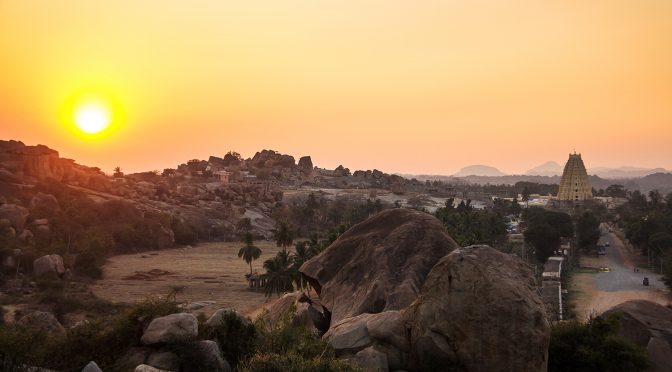 Hampi: Barfuß über Stock und Stein